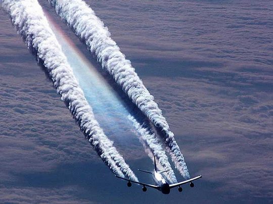 Chemtraily způsobují v&nbsp;Česku velké problémy? Zdravotní potíže dnešních dnů