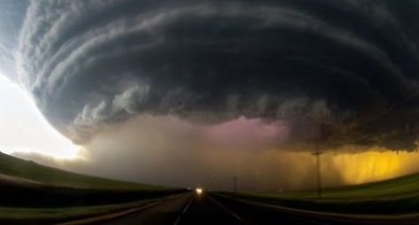 Meteoterorismus v&nbsp;plném nasazení? Kdo ovládá počasí? Nad Českem se v&nbsp;pátek vyskytly nebezpečné rotující bouře. Supercely přinášejí krupobití i&nbsp;tornáda