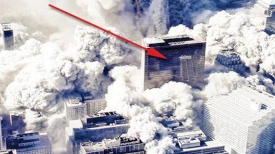 Rockeffeler mě varoval, že&nbsp;nastane 11.&nbsp;září. Šokující svědectví amerického režiséra, který následně zemřel