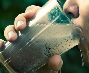 Zásoby pitné vody zamořila chemie. Nadlimitní kontaminace naměřili ve 40&nbsp;% vzorků