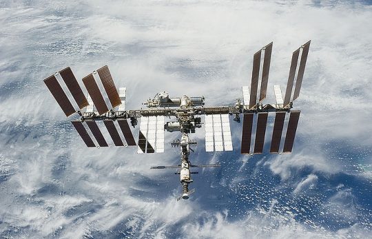 Díru do lodi na ISS navrtali američtí astronauti, tvrdí ruská strana