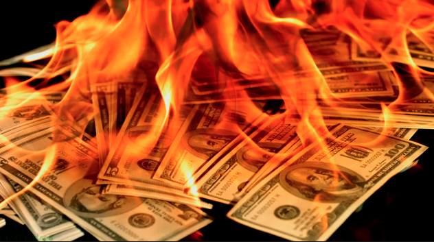 Systém pomalu kolabuje a lidé nechtějí nic vědět. Hrají si na pštrosy, kteří strkají hlavu do písku