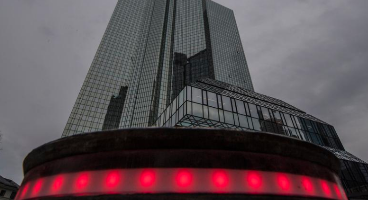 Kriminalisté prohledávají sídlo Deutsche Bank ve Frankfurtu nad Mohanem