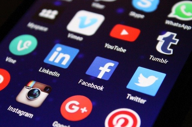 Aplikácie Big Tech spoločností “počúvajú” a&nbsp;zhromažďujú údaje aj keď je mikrofón v&nbsp;nastaveniach “vypnutý”