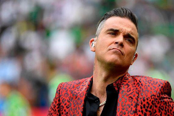 Nyní už i&nbsp;Robbie Williams šíří šílené konspirační teorie?