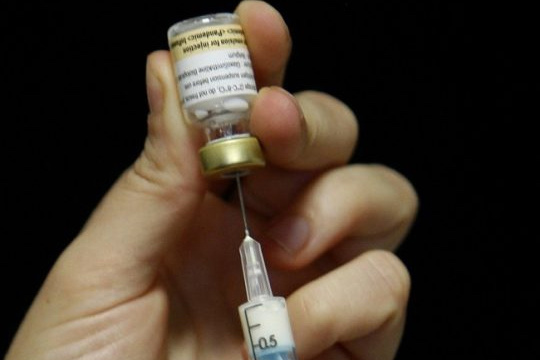 Bývalý zaměstnanec společnosti Pfizer potvrzuje: Ano, v&nbsp;Corona vakcíně je grafenoxid