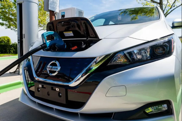 Čeští vědci rozporují výhodu elektromobilů. „Mají nedostatky, o&nbsp;kterých se nesmí mluvit“