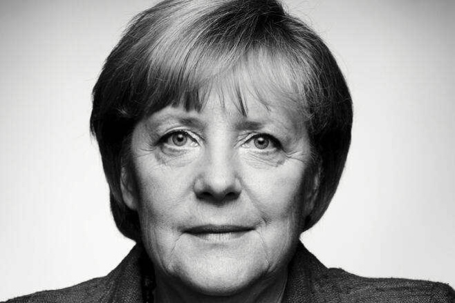 Angela Hitler-Merkel vysvětluje, že&nbsp;je nutno přidusit svobodu slova, aby&nbsp;se společnost udržela svobodná