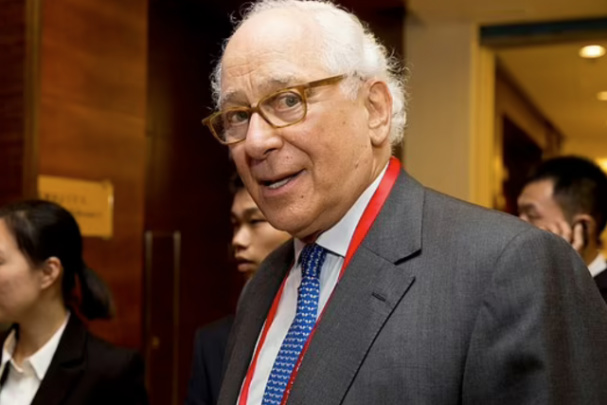 Evelyn de Rothschild zemřel ve věku 91 let: Finančník zemřel prý „v&nbsp;klidu doma“