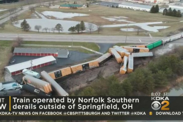 Společnosti Norfolk Southern v&nbsp;Ohiu vykolejilo 20 vagónů nákladního vlaku