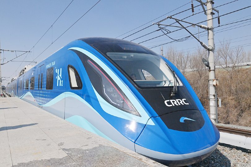 První čínský meziměstský vlak na vodíkový pohon dokončil testování